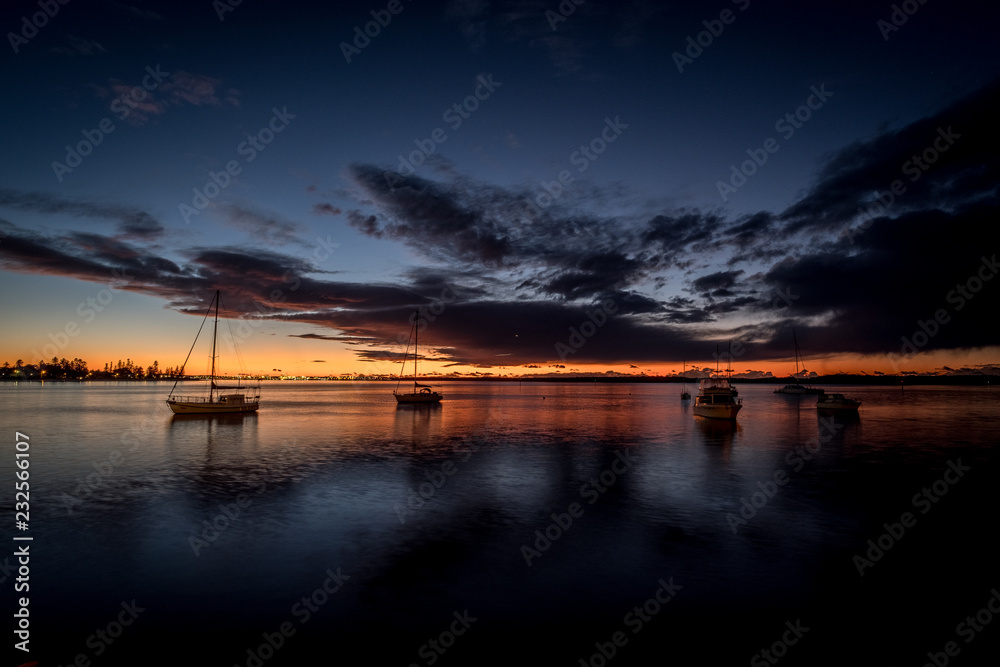 Obraz premium Yachts asleep on the bay
