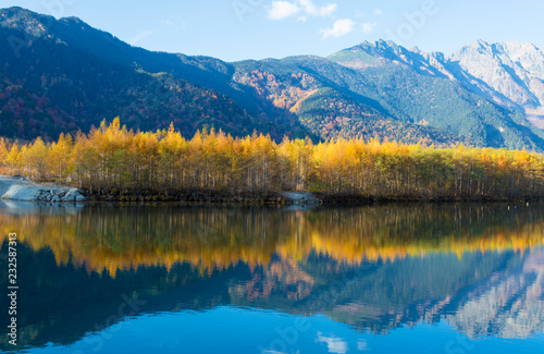 長野県 大正池の紅葉