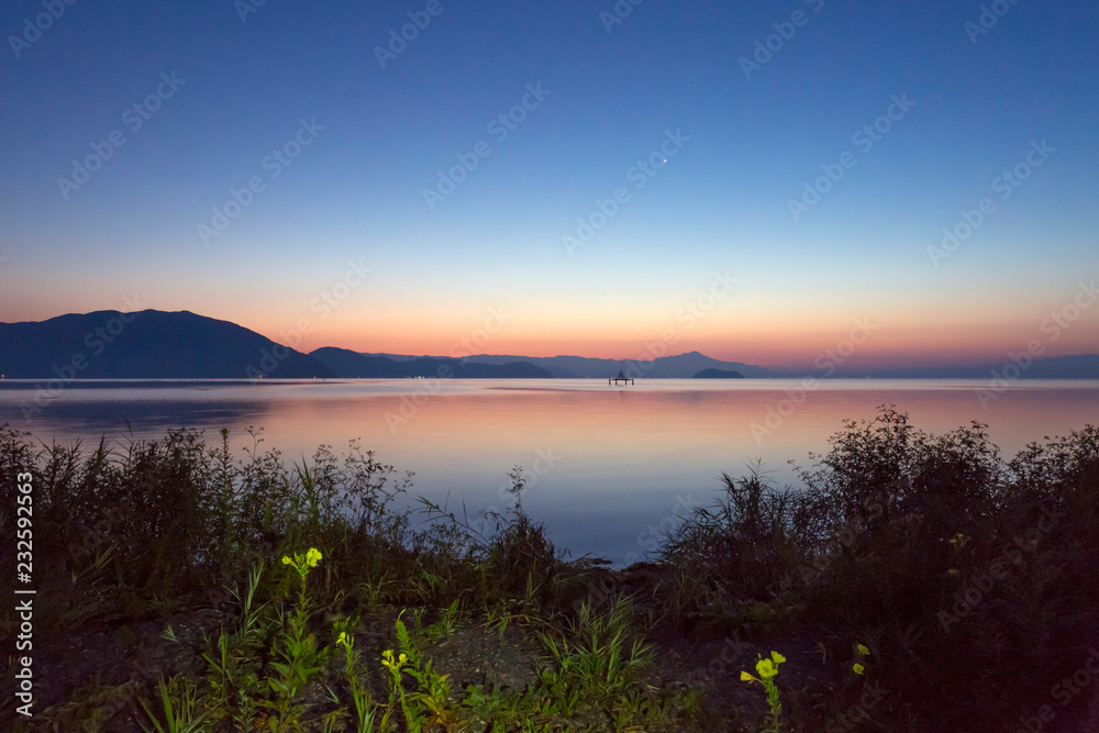 滋賀県　琵琶湖の朝日