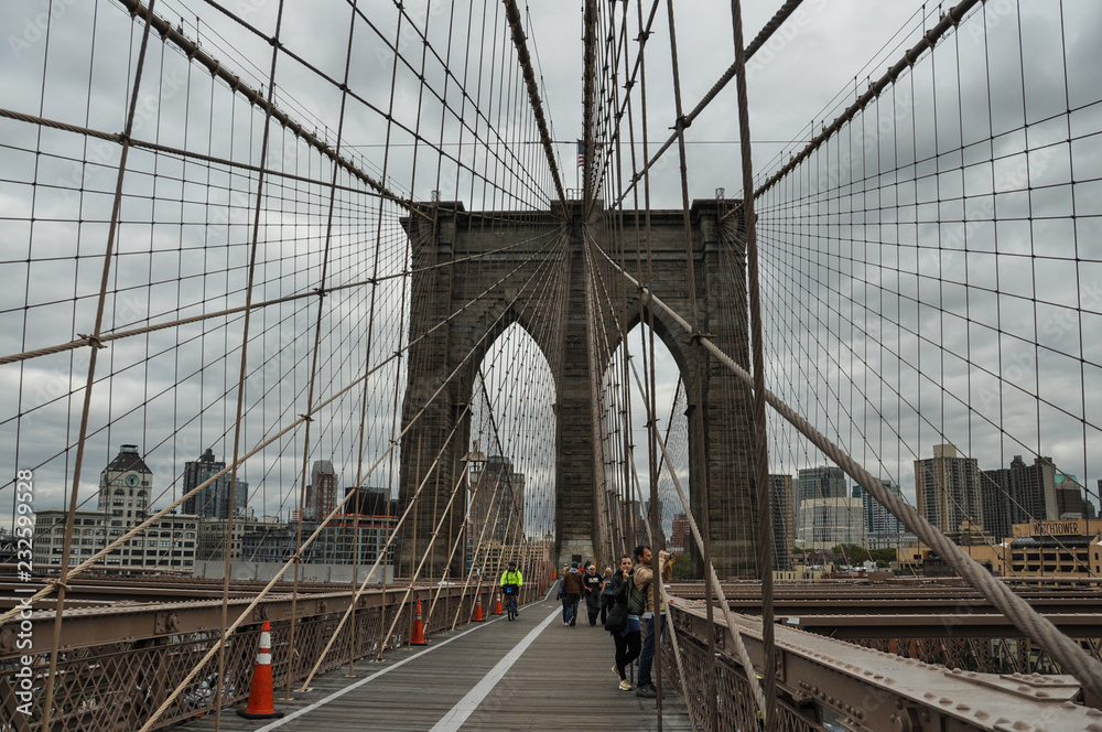 Fototapeta premium Widok na Nowy Jork z mostu Brooklyn