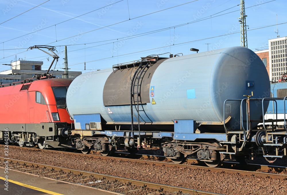 Freight train with oil transporter carriages Freight train with oil transporter carriages