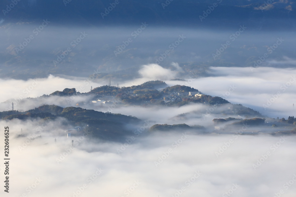 Fototapeta premium 秩父盆地の雲海