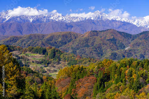 信州の風景　小川村の紅葉と北アルプス © A-TAN