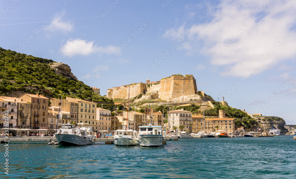 Bastion de l'Etendard port et Marina de Bonifacio Corse