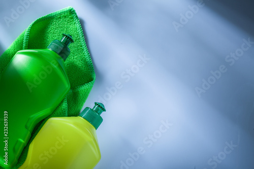 фотографія Kitchen dishcloth bottles on white background