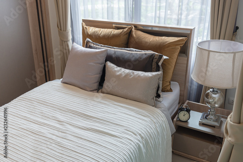 luxury bedroom with set of pillows © 290712