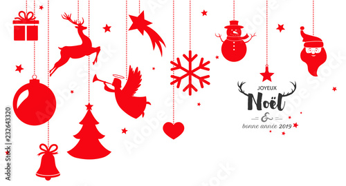 Carte de Noël 2019 avec décorations rouges suspendues
