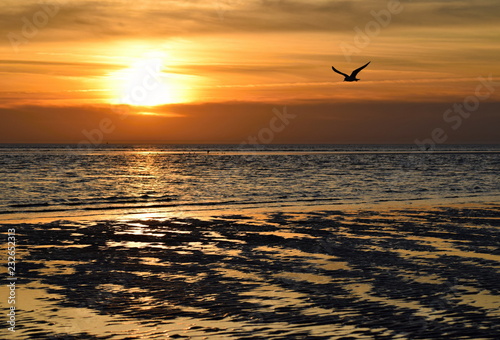 Nordseeküste bei Sonnenuntergang in Sankt Peter Ording im Herbst 2018
