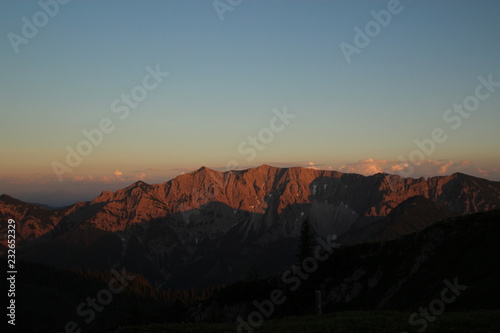 Das Hintere Sonnwendjoch im Abendrot