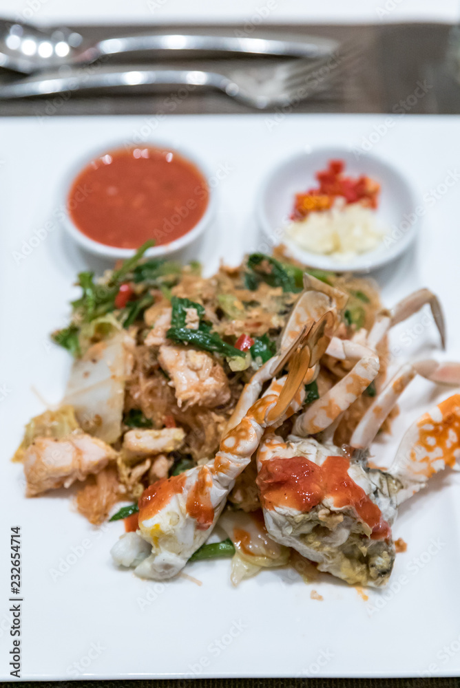 Fried crab noodle