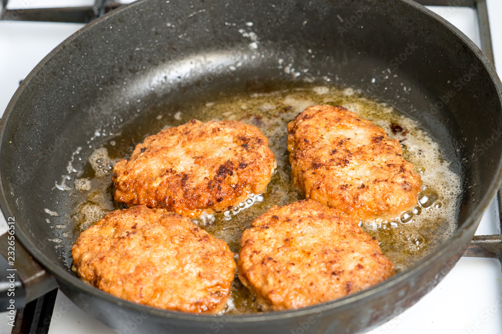 Minced cutlets are fried in a pan in boiling oil.