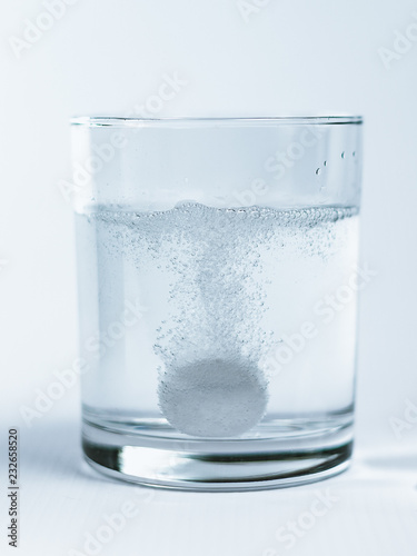 Dissolving effervescent tablets