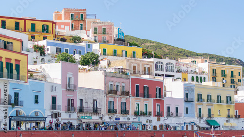 Fotografía View on the boulevard of Ponza harbour
