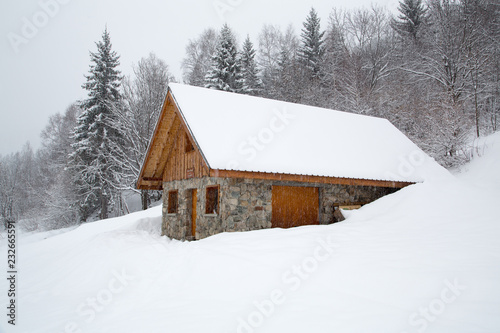 Chalet in winter © Kartouchken