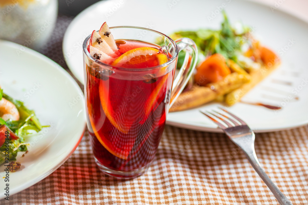 New Year's Mulled Wine with Orange and Apples New Year's Mulled Wine with Orange and Apples