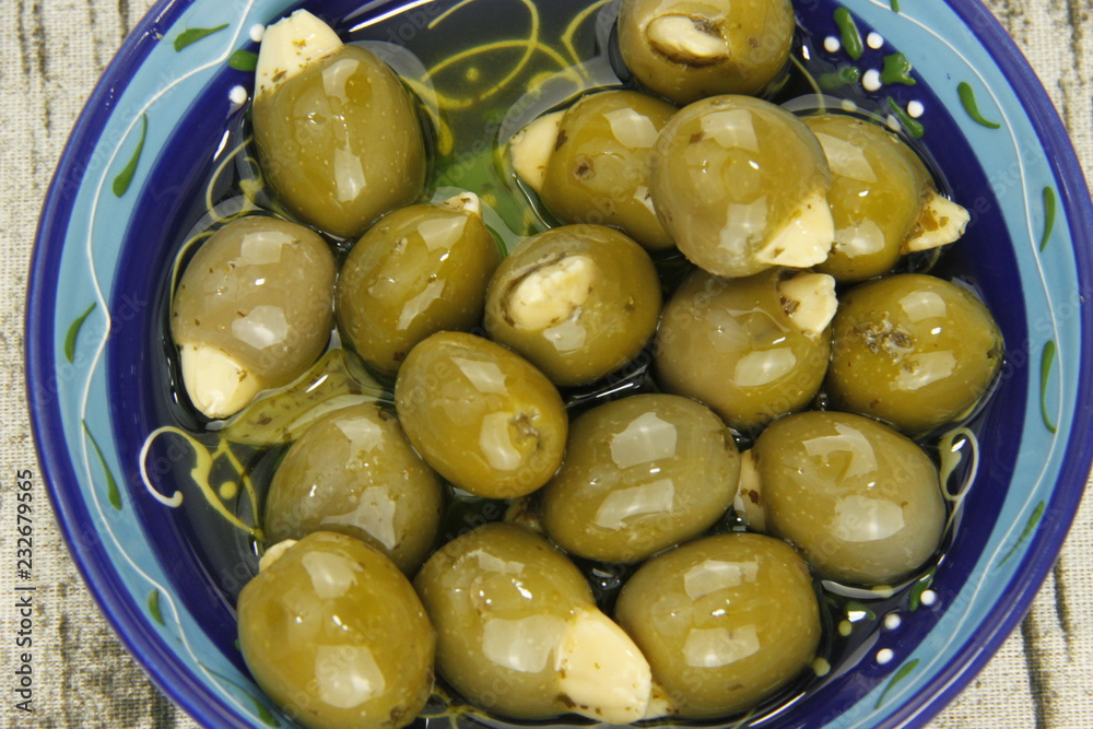 Olives fourrés aux amandes Olives fourrés aux amandes