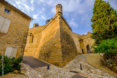 Obraz na płótnie Château et église de village d