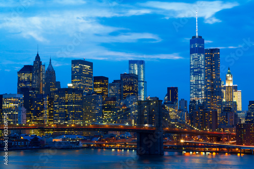 New York Skyline With Brooklyn Bridge at Night © FotoKachna