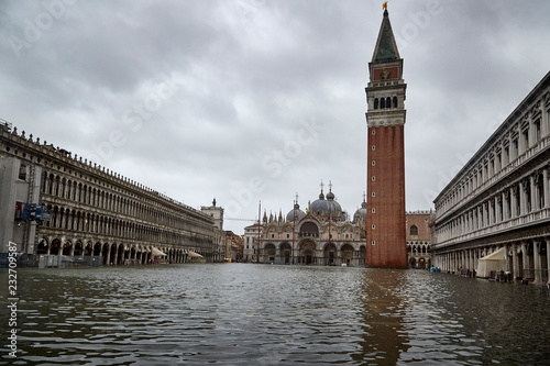 venice flood water sunken desaster marcus square city