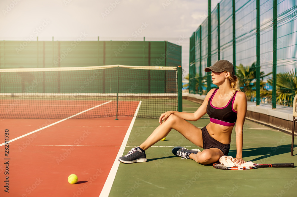 Woman tennis player Wipe sweat with towel