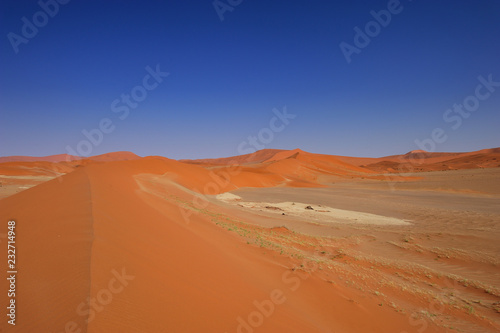 Red dune in Sosussvlei © Shumba138