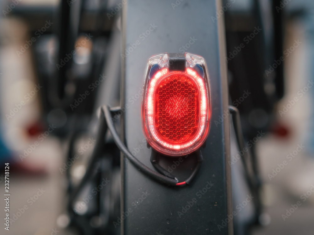 Fahrrad Rücklicht rot leuchtend