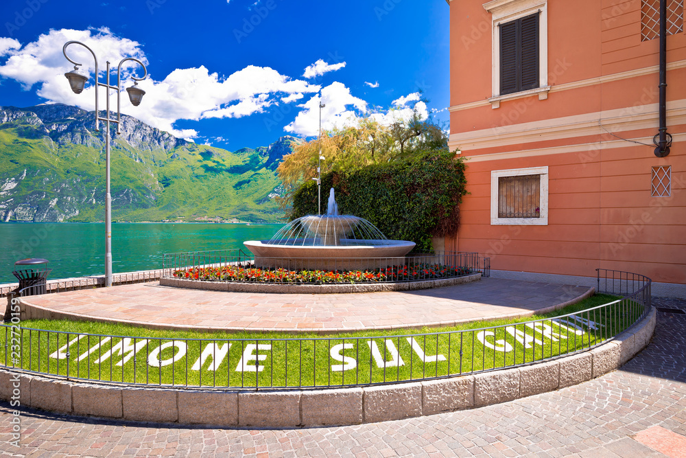 Fototapeta premium Limone sul Garda fountain and square by the lake view