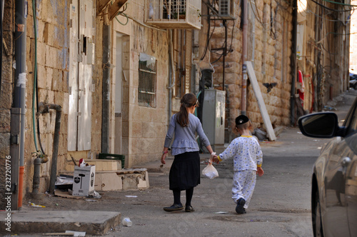 Children in Mea Shearim in Jerusalim photo