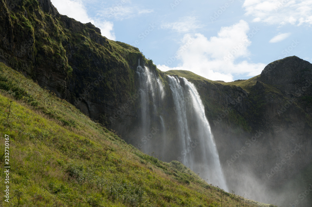 Fototapeta premium Island Wasserfall Landschaft