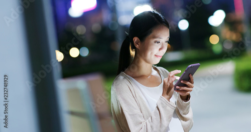 Canvas Print Woman use of mobile phone in park