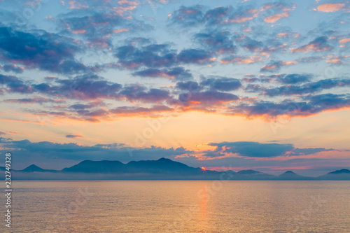 北海道 支笏湖の朝焼け