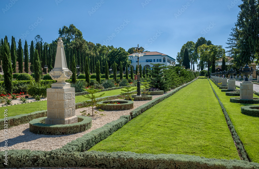 Fototapeta premium Acre, Israel - October 27, 2018 : Bahai Gardens in Acre, Israel