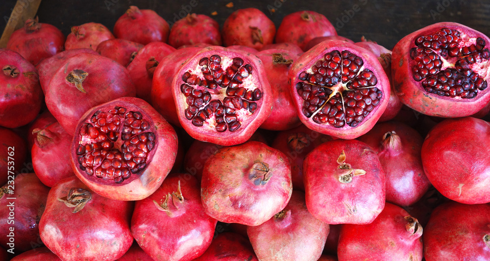 JClose-up of Punica, Pomegranate. Sale of fresh of ripe juicy pomegranates, farmer's bazaar, open showcases of market. - obrazy, fototapety, plakaty 