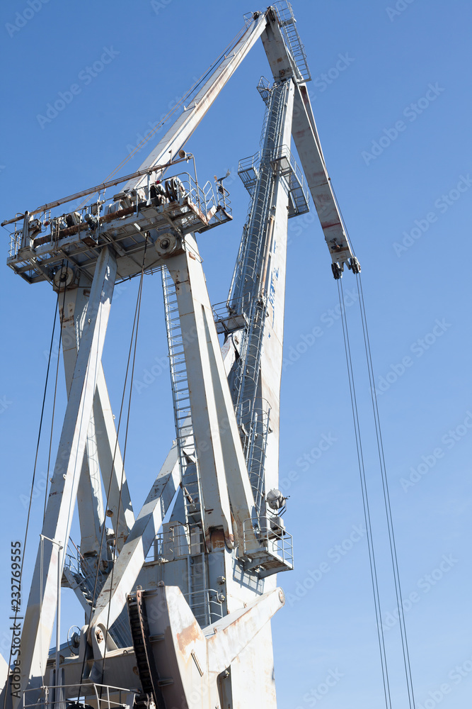 marine cargo crane for ships at berth marine cargo crane for ships at berth