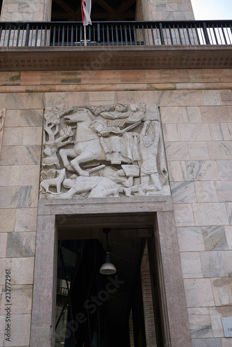 Quadro em tela Milano, Italy - September 19, 2018 : Details of Arengario Palazzo, bas-relief by