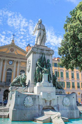 Tableau sur toile Garibaldi's monument de Nice Côte d’Azur France