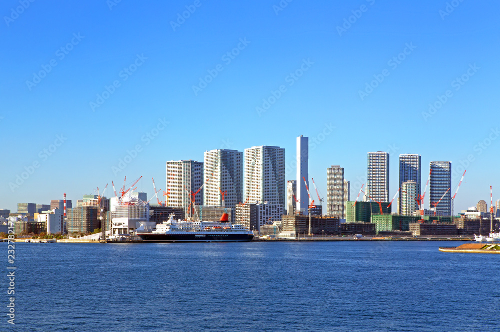 東京港の沿岸風景