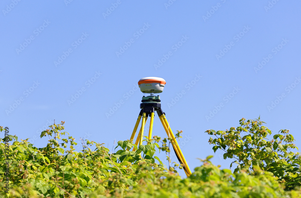 A modern geodesic receiver operates autonomously in the field among wild raspberry thickets