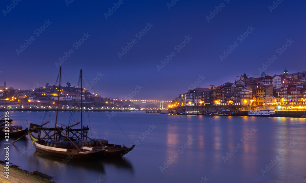 Porto bei Nacht - Portugal