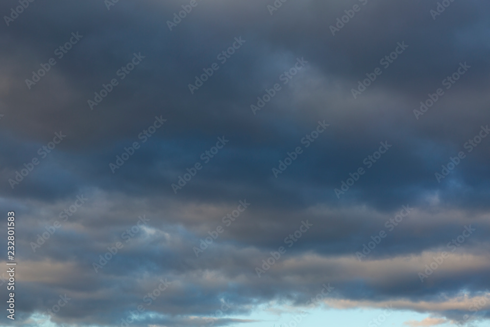 Naklejka premium Gray dark clouds before rain.