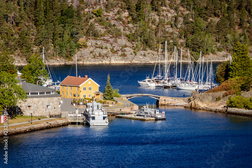 Quadro em tela The Oslofjord is an inlet in the south-east of Norway, stretching from an imaginary line between the Torbjørnskjær and Færder lighthouses and down to Langesund in the south to Oslo in the north
