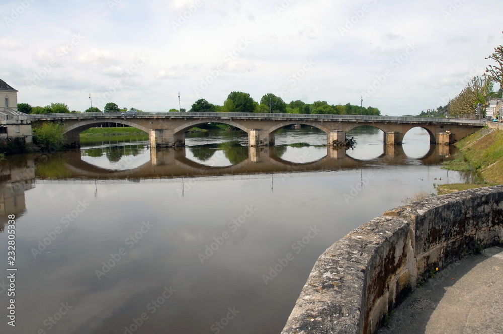 Ville de Chinon, pont de la ville, indre-et-Loire, France