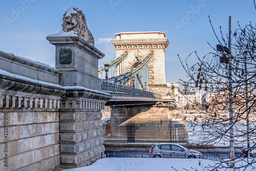 Canvas Print Lanchid or Chain bridge in Budapest at winter