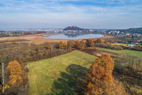 Herbstlandschaft mit See und Burg Güssing (A)