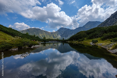 Fototapeta Naklejka Na Ścianę i Meble -  mountain lake in late summer in Slovakian Carpathian Tatra