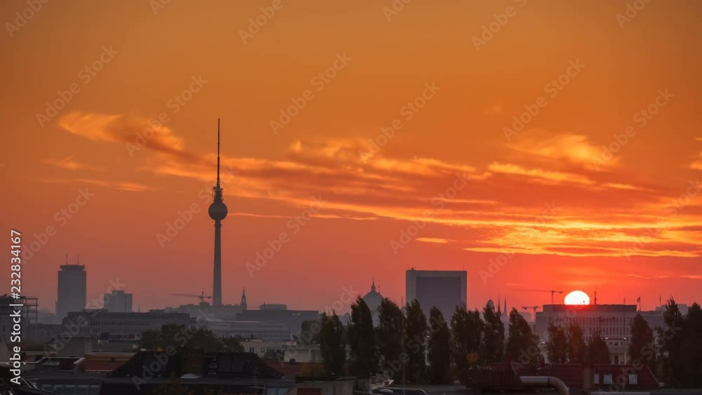 Sonnenaufgang in Berlin, Deutschland. Time Lapse. Sonnenaufgang in Berlin, Deutschland. Time Lapse.