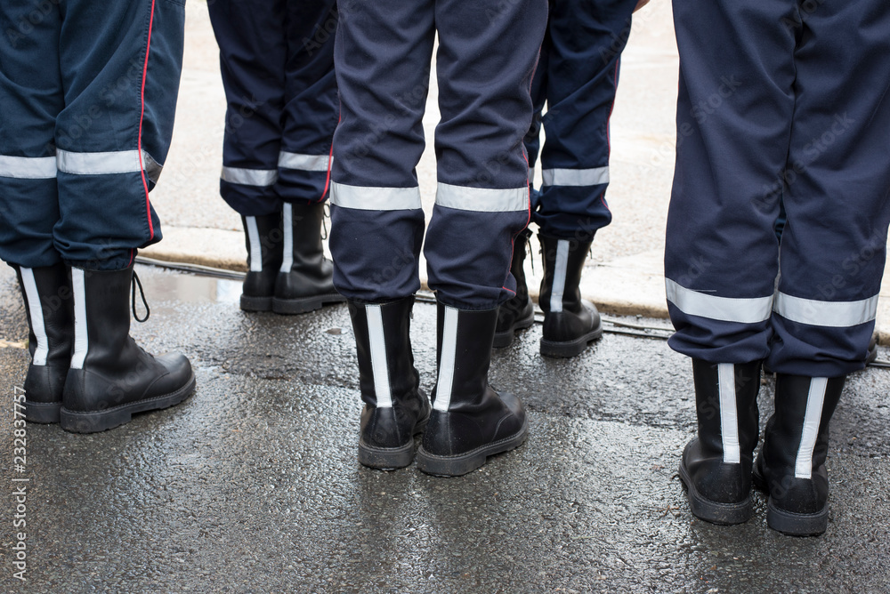 Fototapeta premium Pompiers à une cérémonie de commémoration