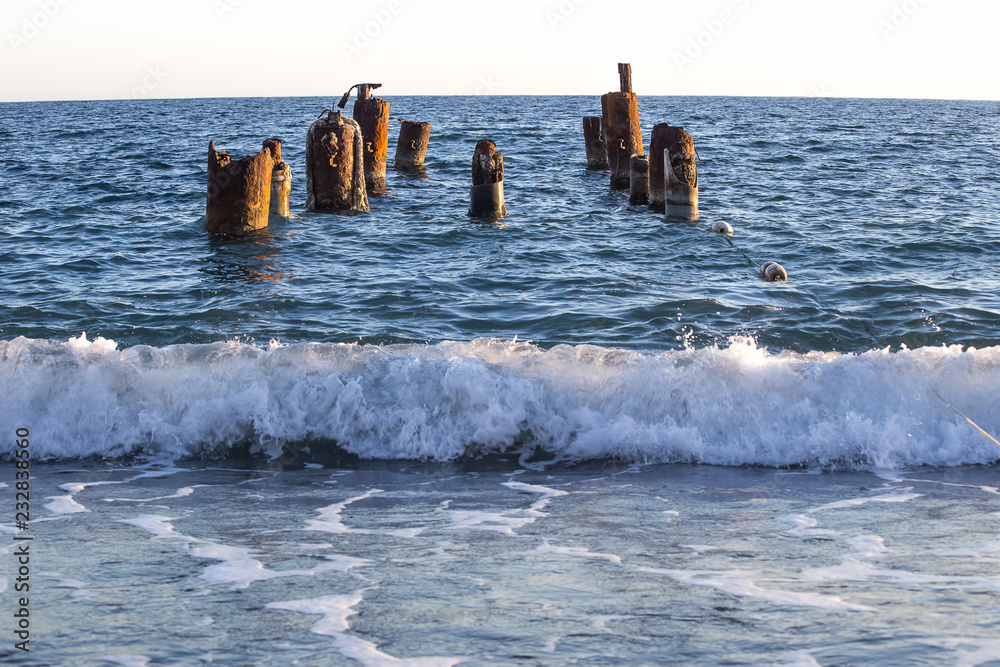 Naklejka premium sticks in the ocean