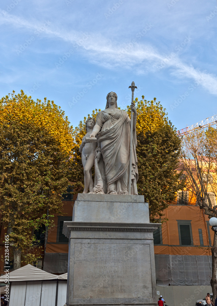 Памятник Марии-Луизе Испанской в Лукке