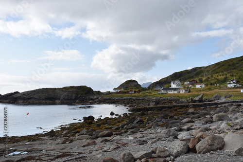 Flakstad, Flakstadøya, Nesland, Fischerdorf, felsküste, verlassen, Hafen, Dorf, Hafenbecken, Rorbu, Ferien, Hütte, Steg, Bucht, Fjord, Vestfjorden, Lofoten photo